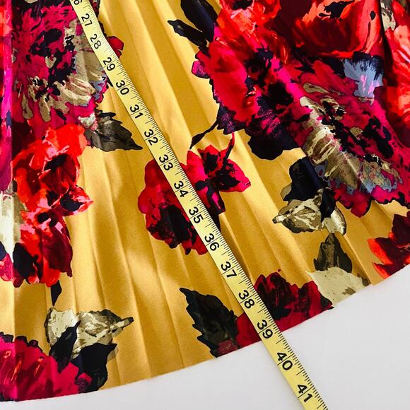 Maggy London Floral Short Sleeve Pleated Flare Dress Size 8 Multicolored - Picture 6 of 7